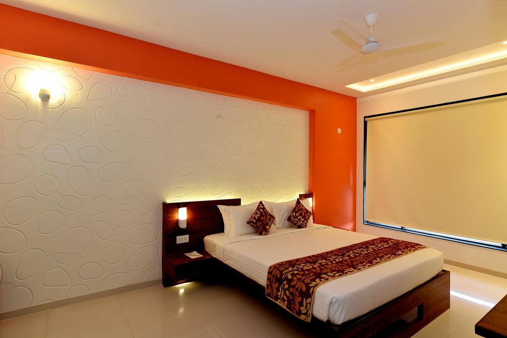 The Temple View Hotel Shirdi Phòng bức ảnh