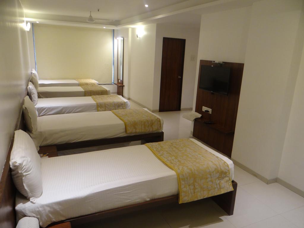 The Temple View Hotel Shirdi Phòng bức ảnh
