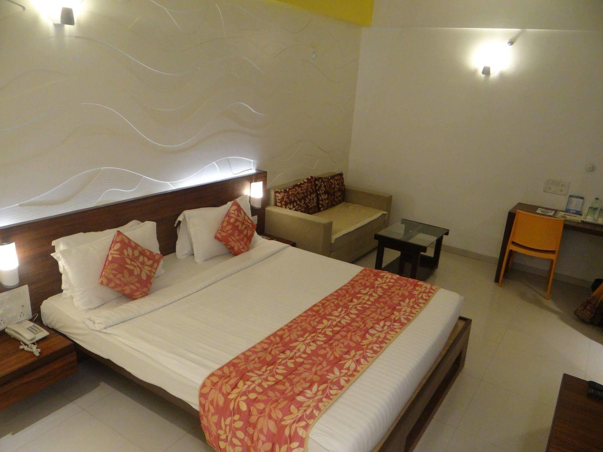 The Temple View Hotel Shirdi Ngoại thất bức ảnh