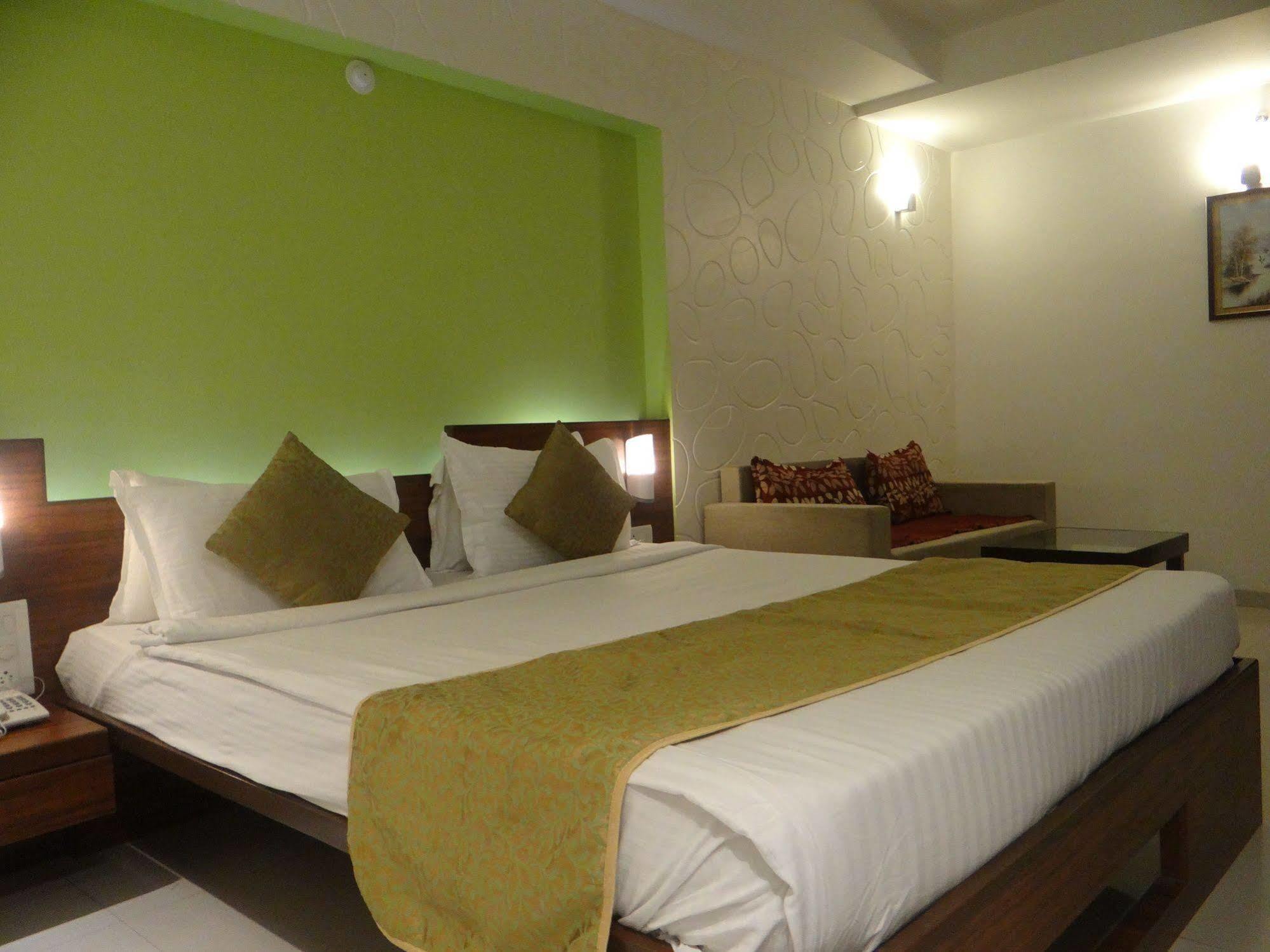 The Temple View Hotel Shirdi Ngoại thất bức ảnh